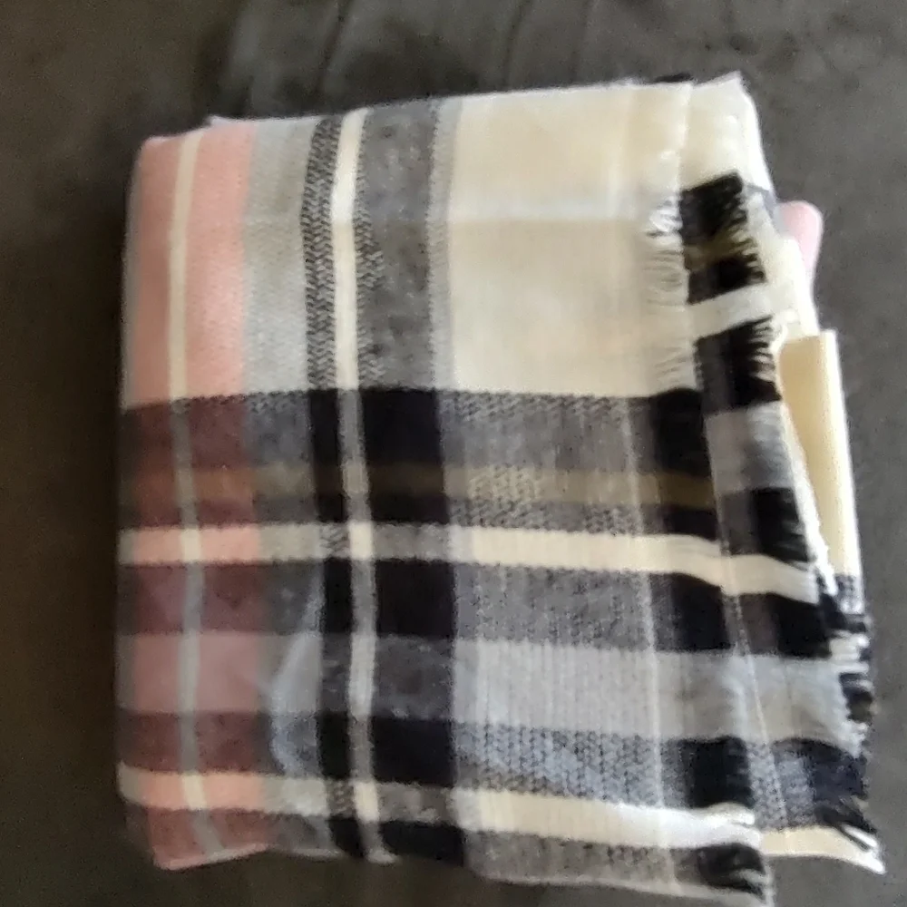 LOOK 🔥 3/$20 Plaid Scarf Wrap with Pink and Black Accents